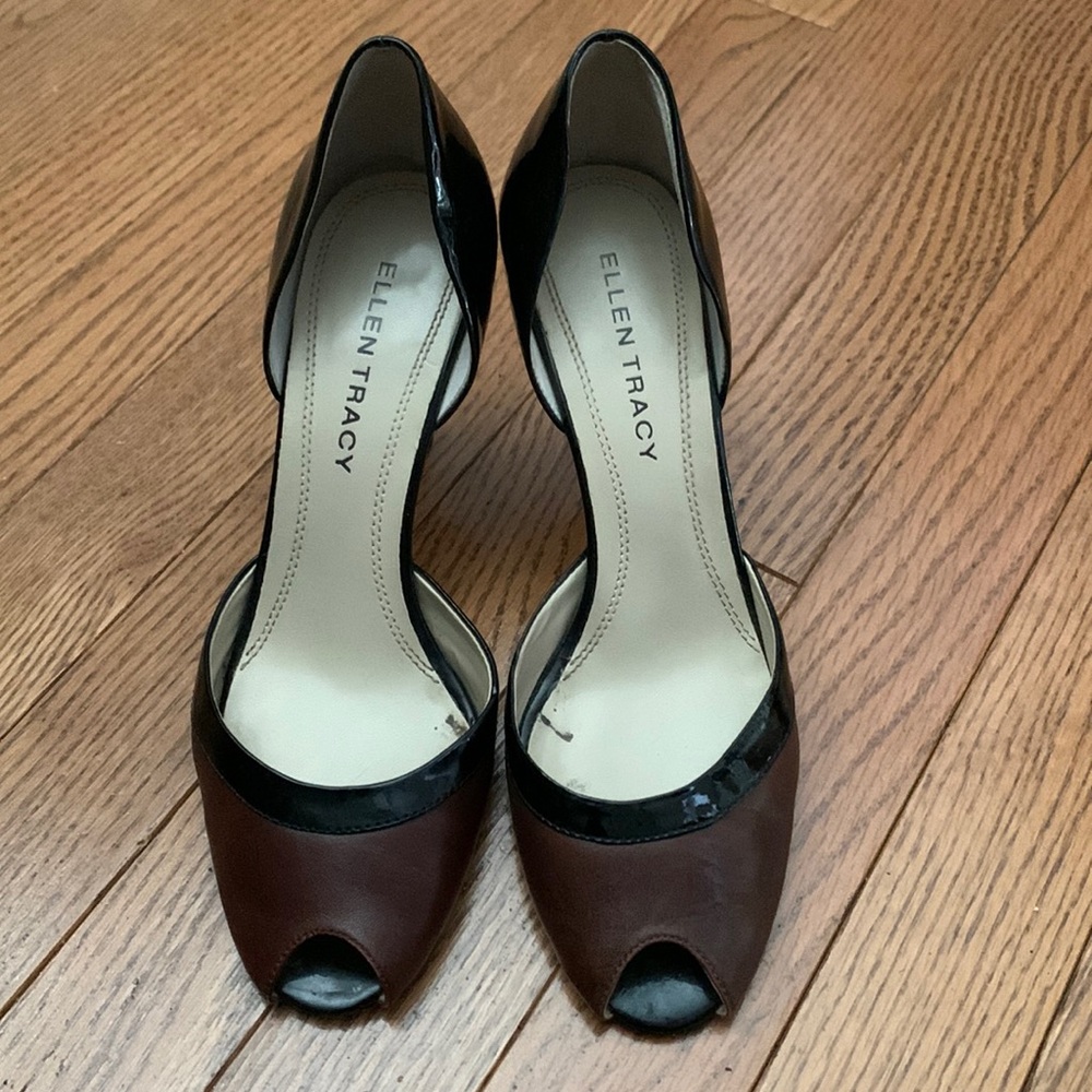 ELLEN TRACY designer black patent & brown leather leather peep toe 31/2” heels